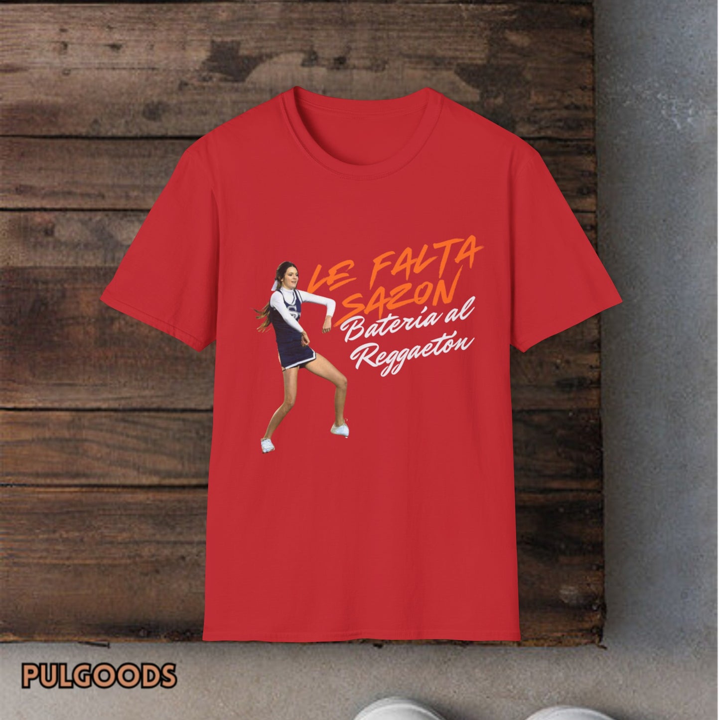 KENDALL, LE FALTA SAZON, CHEERLEADER Unisex Softstyle T-Shirt