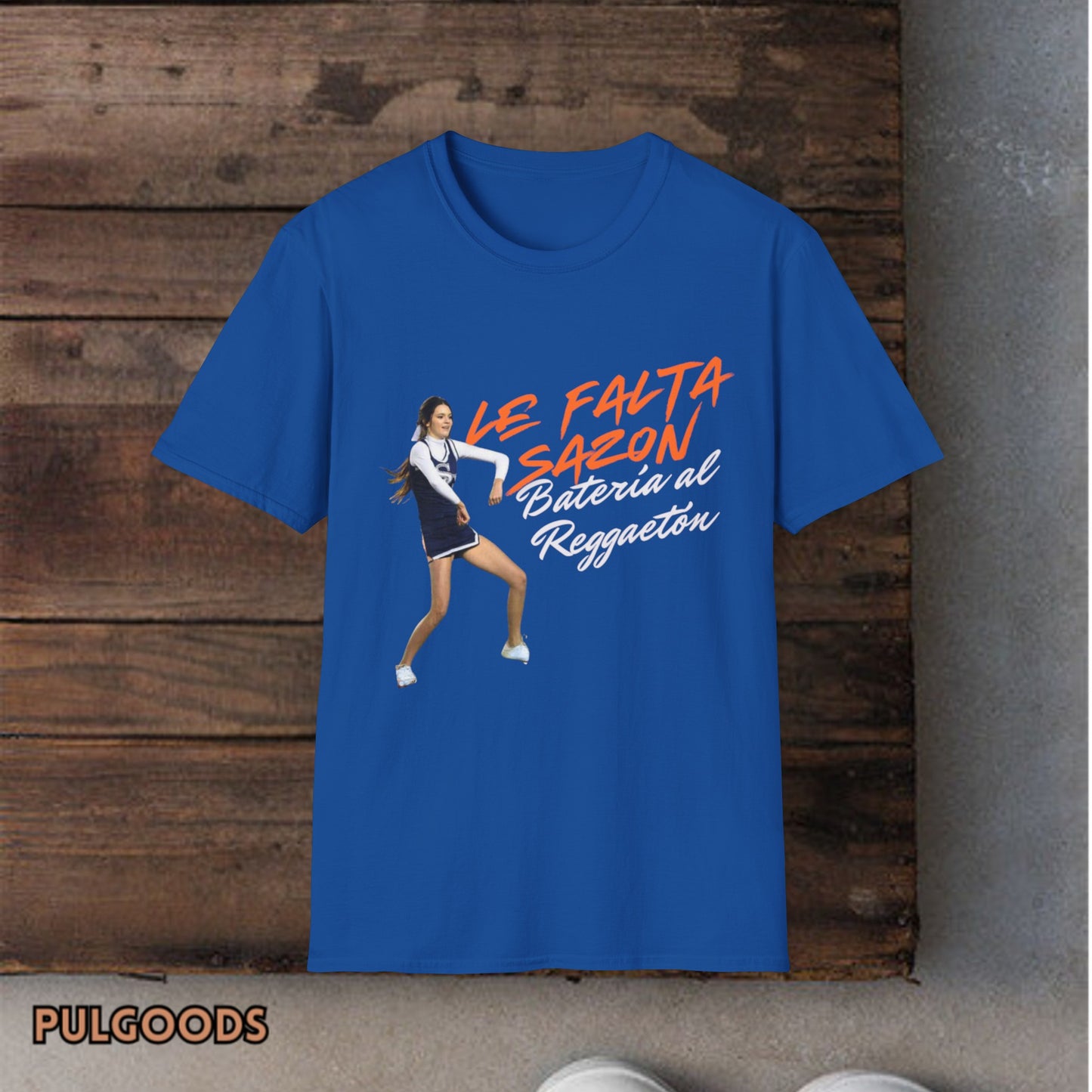 KENDALL, LE FALTA SAZON, CHEERLEADER Unisex Softstyle T-Shirt